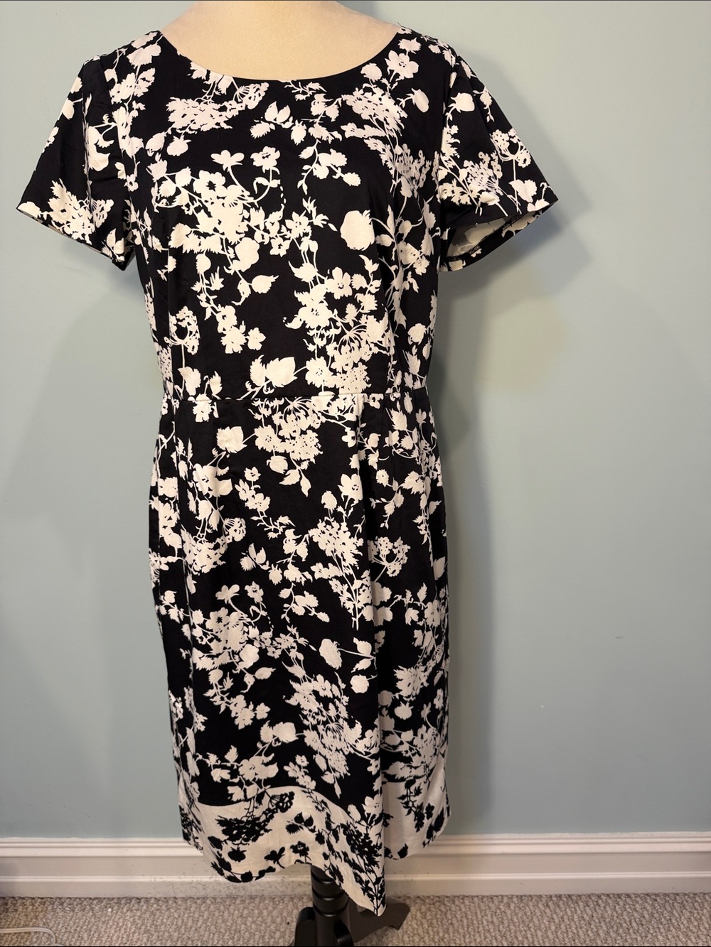 Talbots Classic Black and White Floral cotton Dress Size 10
